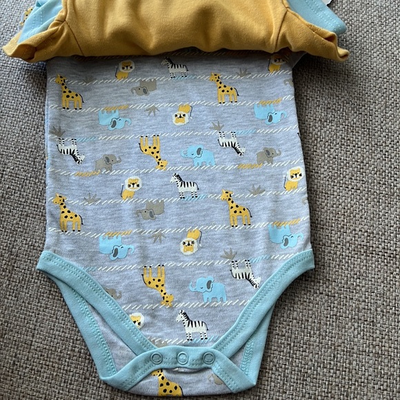 Little Beginnings 5 Piece Neutral Baby Onesie Set - Picture 3 of 6